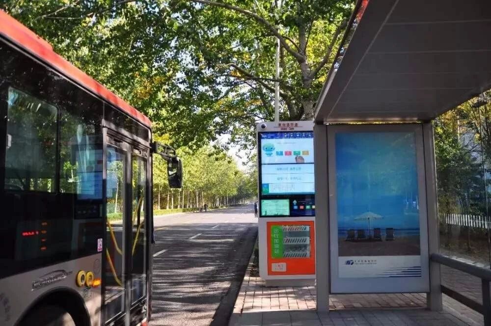 半岛官方网站工控机助力智能公交站牌，为城市提速