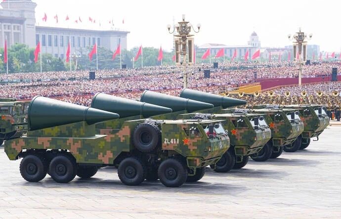 致敬强国荣光，汲取奋进力量：半岛官方网站计算机全员同看九三阅兵，铭记抗战胜利80周年